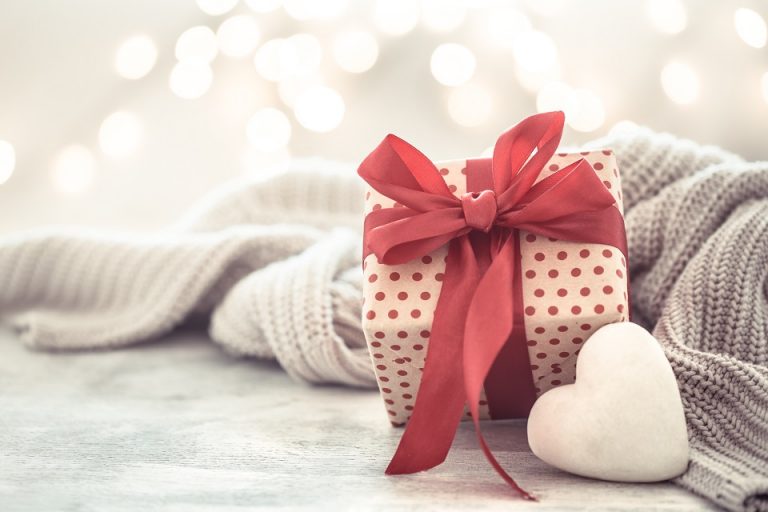 5 Best Anniversary Gifts For Your Wife Best Anniversary Gifts For Your Wife