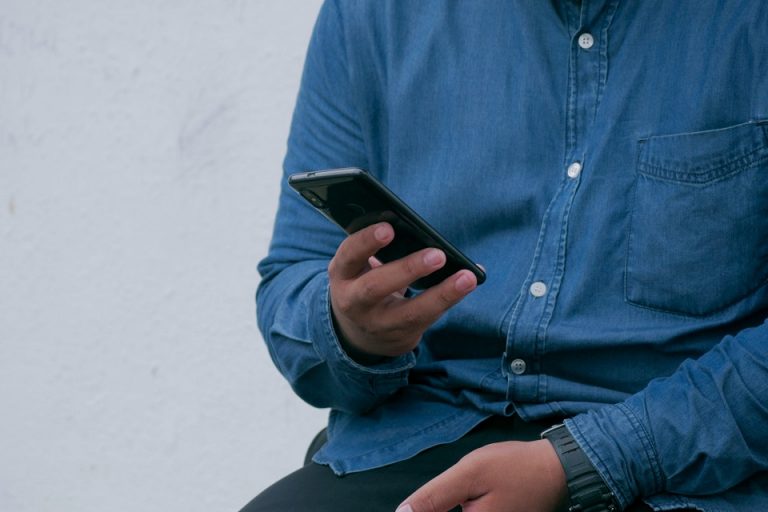 How To Get Acquainted With A Girl On The World Wide Web? How To Get Acquainted With A Girl