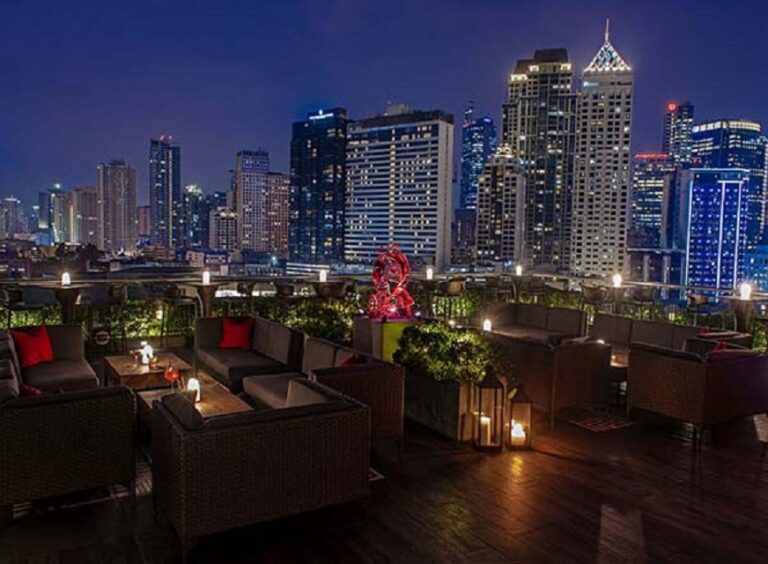 The 4 Best Things To Do At Night In Manila rooftop bar in Manila