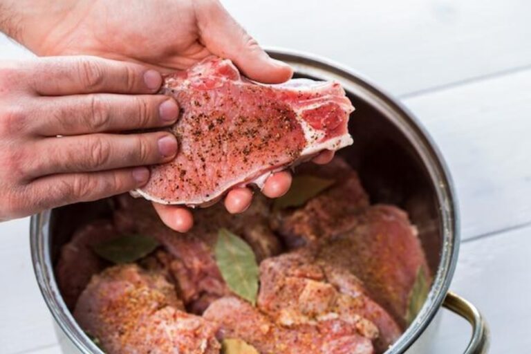 Comparing Beef Jerky & Chicken Jerky Beef Jerky And Chicken Jerky